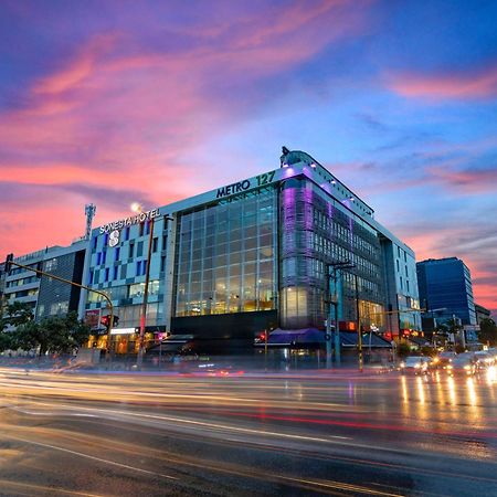 Sonesta Hotel Bogota Exterior photo The shopping mall at night