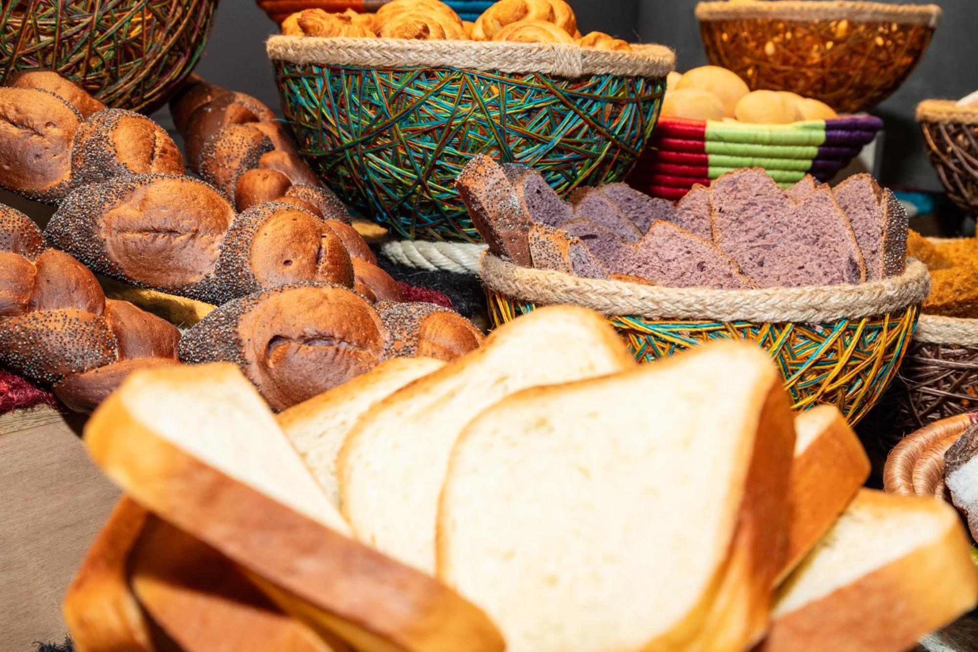Sonesta Hotel Bogota Exterior photo A selection of breads
